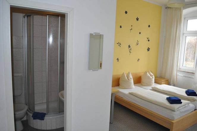 A bed Privatzimmer Dresden - Nichtraucherpension, Dresden