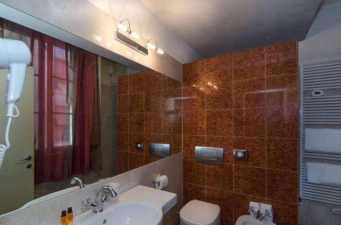 Hotel Novecento, Pisa